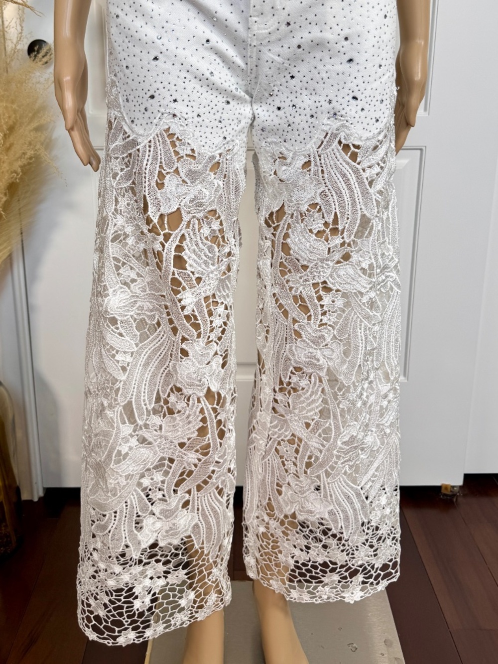 WHITE HIGH WAIST CRYSTAL EMBELLISHED CURVE HUGGING WIDE LEG LACE JEANS -NWT - Picture 4 of 17